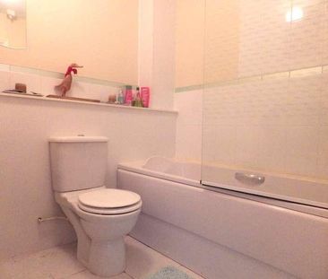 St Austell Way, Swindon, Wiltshire, SN2 - Photo 4