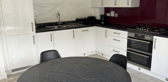 Room in a Shared House, Bonny Bridge Drive, EH15 - Photo 2