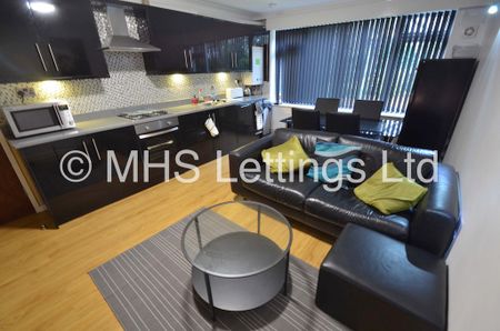 3 Bedroom Ground Floor Flat for rent in The Poplars - Photo 2
