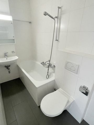 Au coeur des Eaux-Vives : bel appartement avec balcon - Foto 3