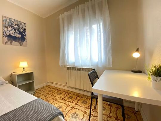 Calle de Sierra Carbonera, Madrid, Community of Madrid 28053 - Photo 1