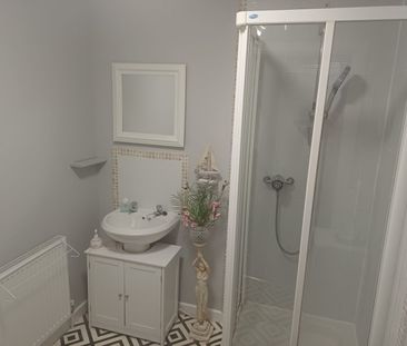 2 bed Flat - To Let - Photo 4