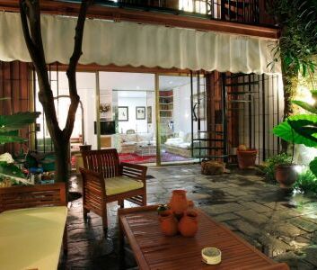 Exclusive Property of 200 m2 in an ideal location! In a private passage! - Photo 2