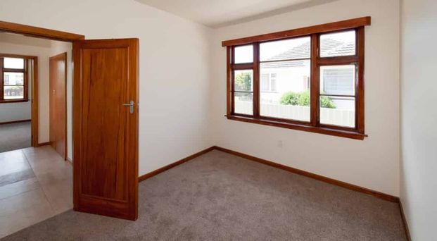 Sunny Three Bedroom Home in Burwood! - Photo 1