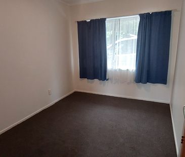 Spacious 2 Bedroom, 1 Bathroom unit - Photo 4