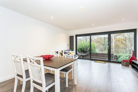 3 bedroom end of terrace house to rent - Photo 3