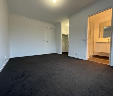 Modern Unit in the heart of New Norfolk! - Photo 5