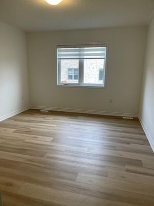 For Lease - 4 Vinewood Crescent, Barrie, Ontario - Photo 1