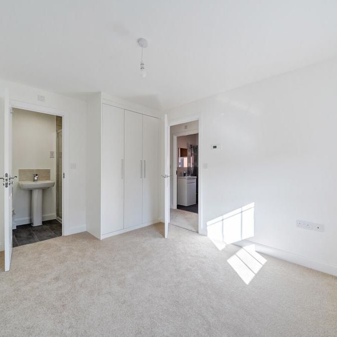 4 bedroom property to rent - Photo 1