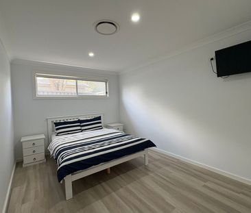 4-Bedroom Family Home in Ettalong Beach - Photo 4