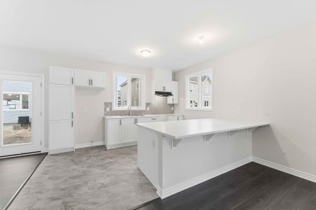 For Lease - 182 Ryan Reynolds Way, Orleans - Convent Glen and Area, Ontario - Photo 2