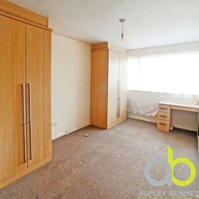 Bryon Gardens, Tilbury, rm18 - Photo 1