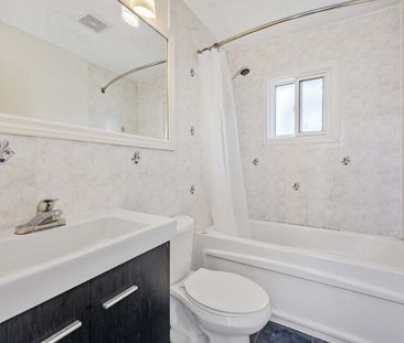 For Lease - 109 York Downs Drive Unit# Main, Toronto, Ontario - Photo 2