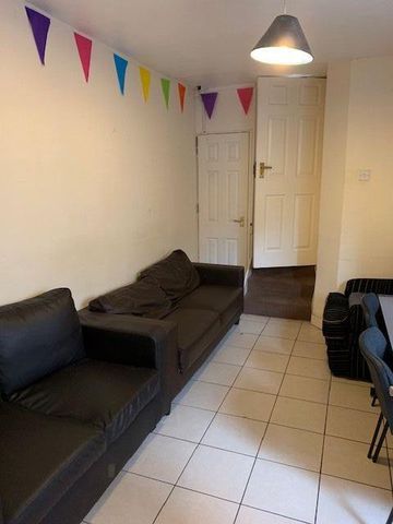 5 bedroom terraced house to rent - Photo 2