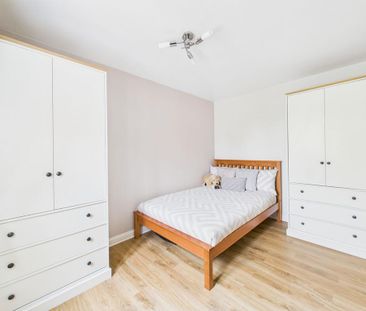 2 bedroom semi-detached house to rent - Photo 4