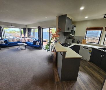 Charming 3BR Home in West Harbour - Photo 6