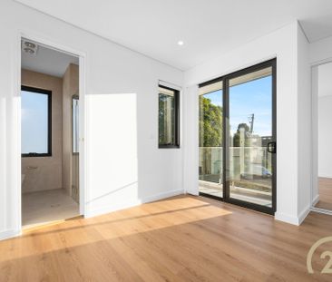 Modern & Spacious Three Bedroom Living - Photo 2
