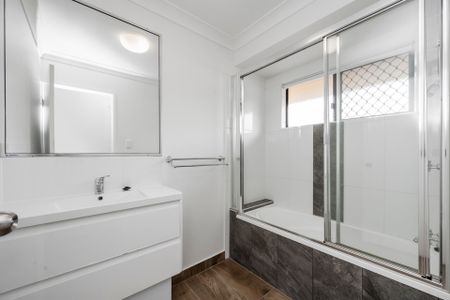 Four Bedroom Family Home! - Photo 4