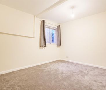 Terry Orchard, High Wycombe - Photo 4