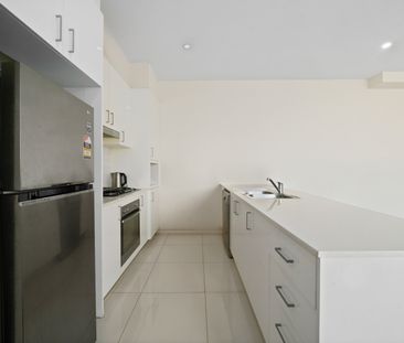 Modern 2-Bedroom Unit - Photo 3