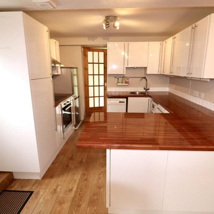 3 bedroom apartment to rent - Photo 1