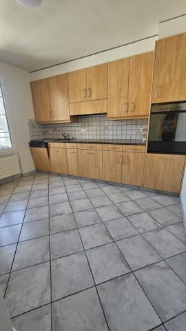 Appartement 4 pièces à Yverdon-les-Bains - Spacieux logement de 4 pièces au 1er étage avec balcon - Photo 3