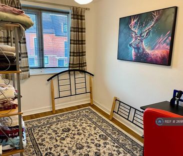 3 bedroom flat to rent - Photo 3