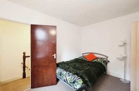 4 Bed End Terrace, Avenue Road Extension, LE2 - Photo 4