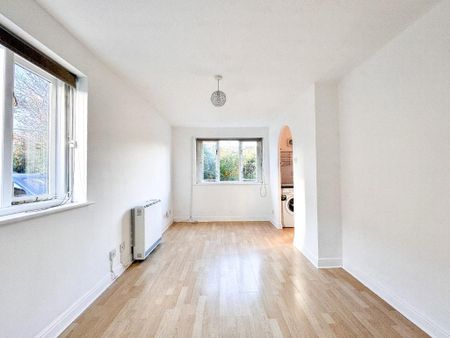 1 bedroom ground floor flat to rent - Photo 2