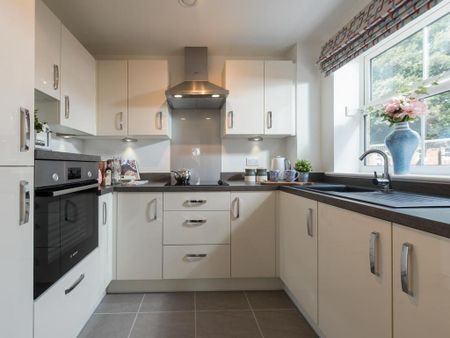 1 bedroom retirement property to rent - Photo 5
