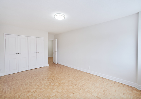 Large, Bright, Renovated 3 BD in PRIME Etobicoke! - Photo 2