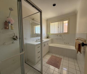 Three bedroom villa in a great location - Photo 6