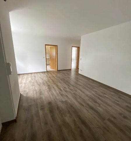 Günstige 2-Zimmer-Wohnung mit Einbauküche - Foto 4