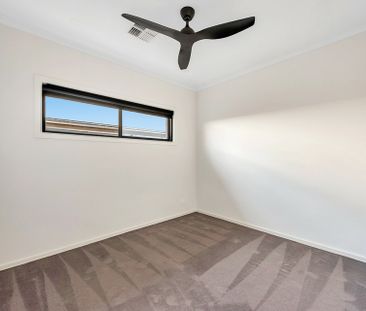 Modern Low-Maintenance Living in Para Vista - Photo 4