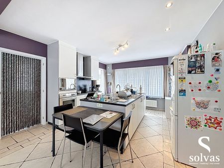 Ruime en lichtrijke woning met prachtig uitzicht op de velden - Photo 2