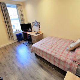 2 bedroom Flat in Otley Road, Leeds - Photo 1