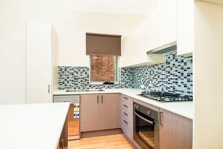 Gorgeous 2-bedroom apartment | Extra Convenient + Off street parking - Photo 3