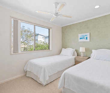 COASTAL LIVING IN A PRIZED PARADISE POINT LOCATION - Photo 6