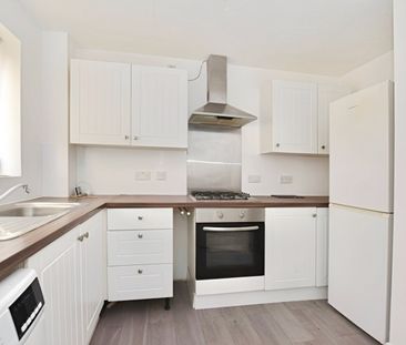 Terraced House to rent - Philimore Close, London, SE18 - Photo 1