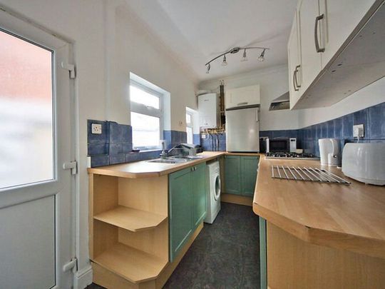 Avenue Road Extension, Clarendon Park, Leicester, LE2 - Photo 1