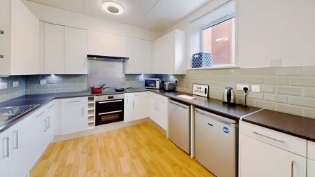 Ensuite - Photo 3