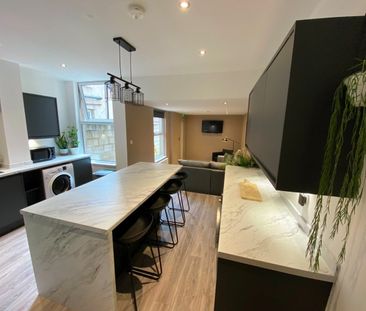 6 Bed Terraced House, Jubilee Drive, L7 - Photo 2