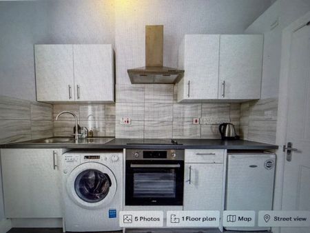 Studio Flat, Very Near Warwick Road Area, SW5 - Photo 4