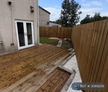 3 bedroom semi-detached house to rent - Photo 6