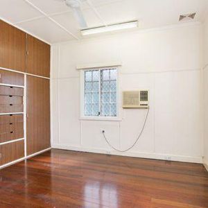 Ideal Location - Prime Position - High Set Queenslander - Photo 3
