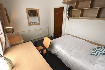 Chapel Street, - Photo 4