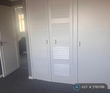 2 bedroom semi-detached house to rent - Photo 4