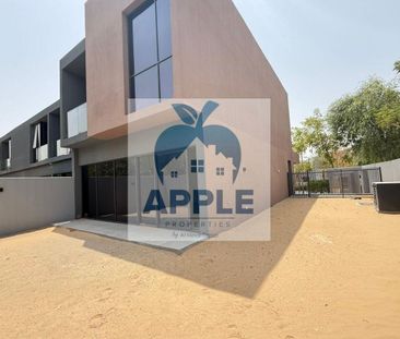 End Corner Unit 3BR / Huge Garden Space / RTM - Photo 6