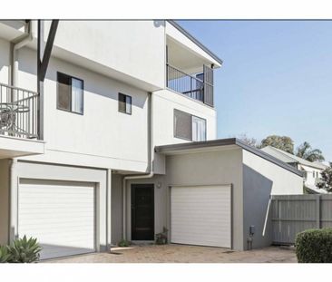 Townhouse - 3 Storey 3 Bedrooms 3 Bathrooms - Photo 2