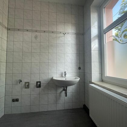 Sanierte Zweiraumwohnung mit KfZ-Stellplatz ab sofort zu vermieten - Photo 4